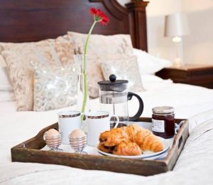 Willoughbys-Loft-Breakfast-in-Bed